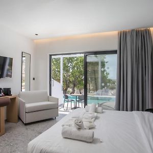 Apartament typu junior "Pool"